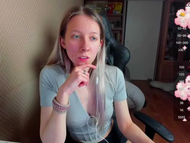 cuteMila broadcasting live