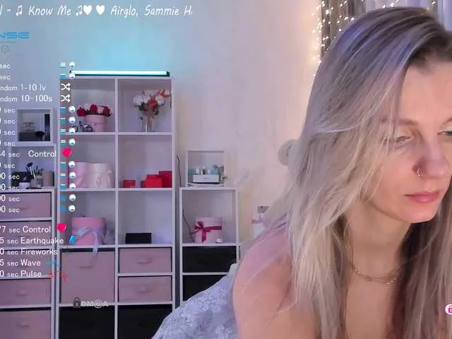 Karamelsw broadcasting live