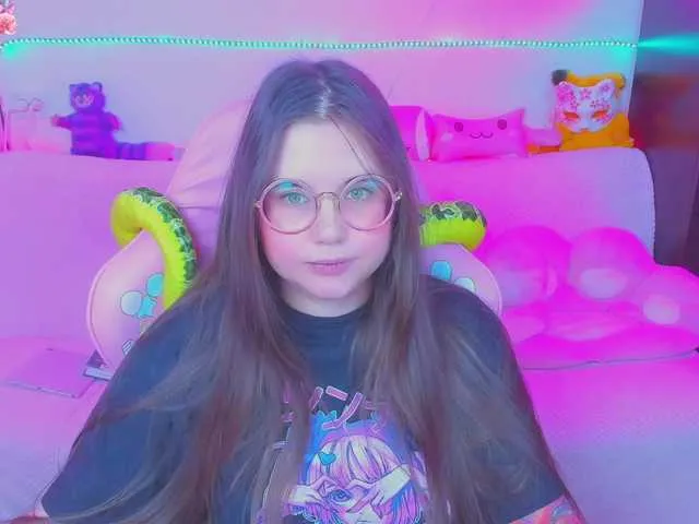 LittleKitsune broadcasting live