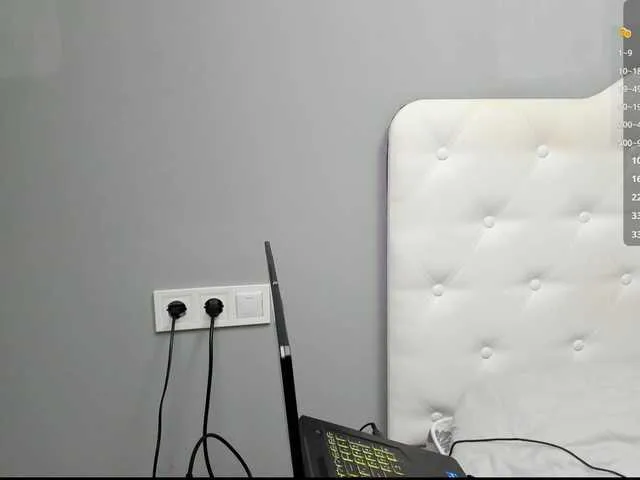 Logan-emma broadcasting live