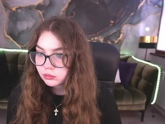 LuxSopphia broadcasting live