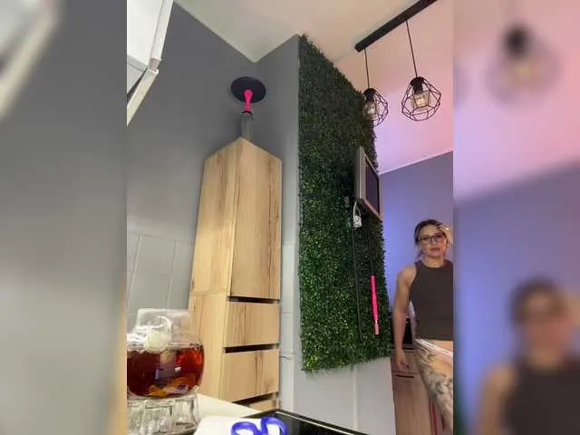 Miss-Fetish broadcasting live