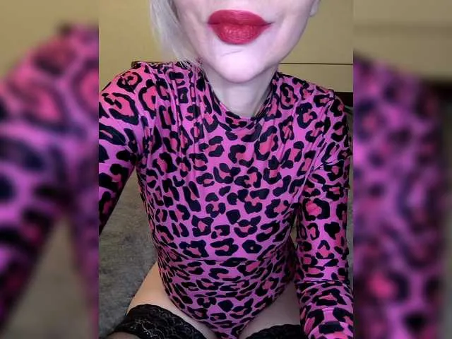 TilyTily broadcasting live