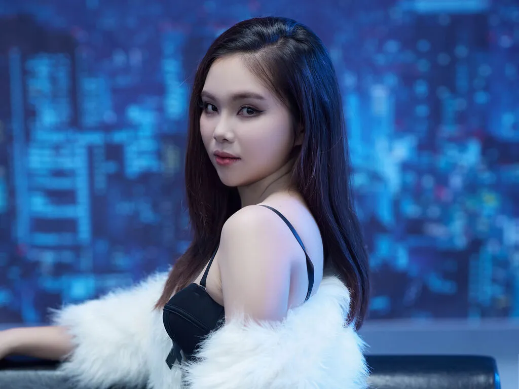 AnnaErena broadcasting live