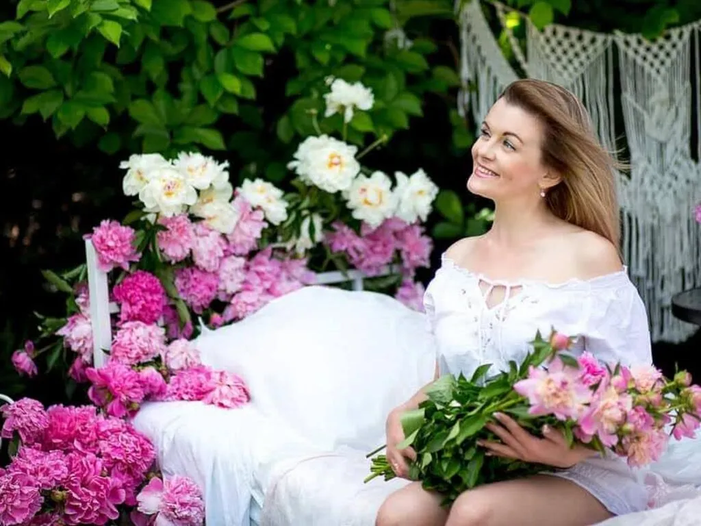 LeaNicole broadcasting live