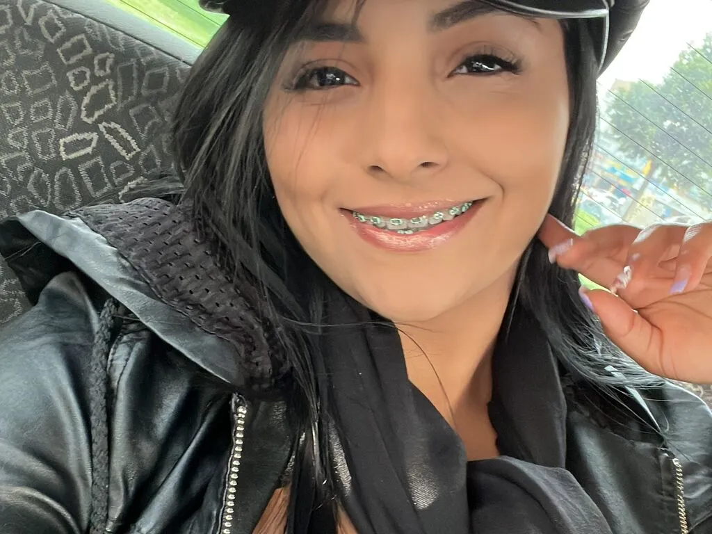 StefanyaLeya broadcasting live