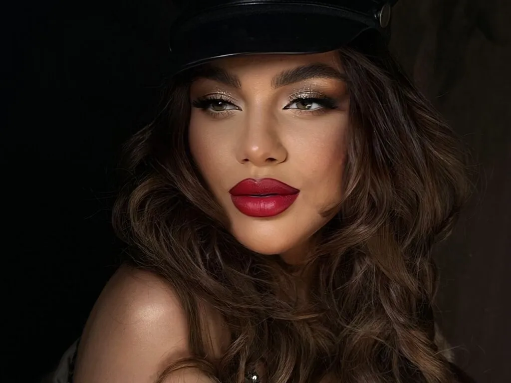 TaisaHepburn broadcasting live