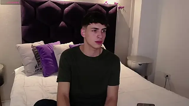 AdrianRinaldi broadcasting live