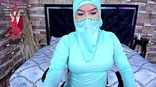 Amal_Bakir broadcasting live