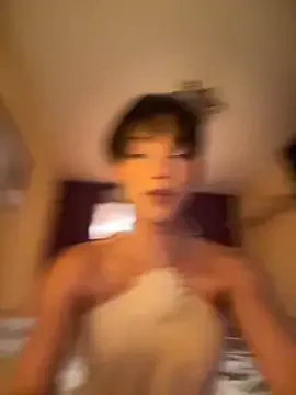 Carlita_cute broadcasting live