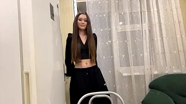 Cuteviola broadcasting live