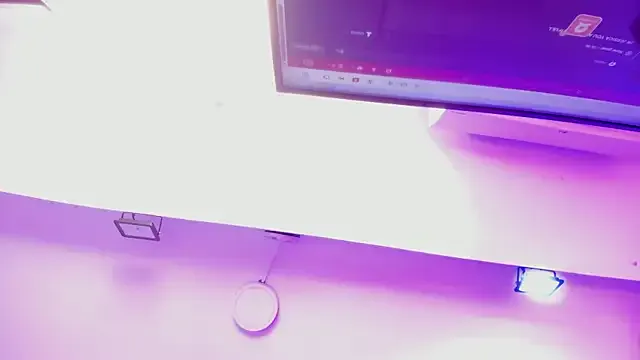 Jessica_Boyer broadcasting live