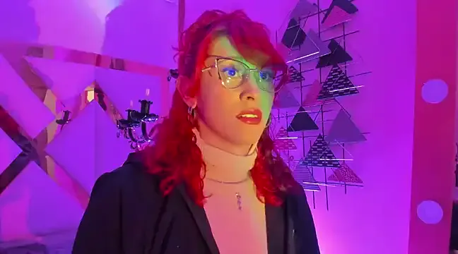 Juliana_Saenzz broadcasting live