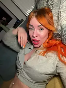 Just_Sophia_ broadcasting live