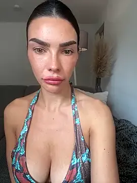 krissiswrld- broadcasting live