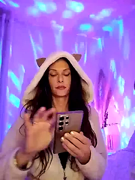 Luna_Kitanna broadcasting live