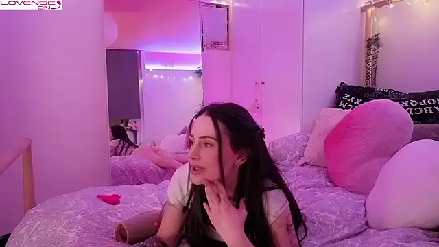 LunaMayaX broadcasting live