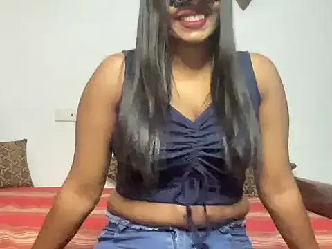 LustInLips broadcasting live