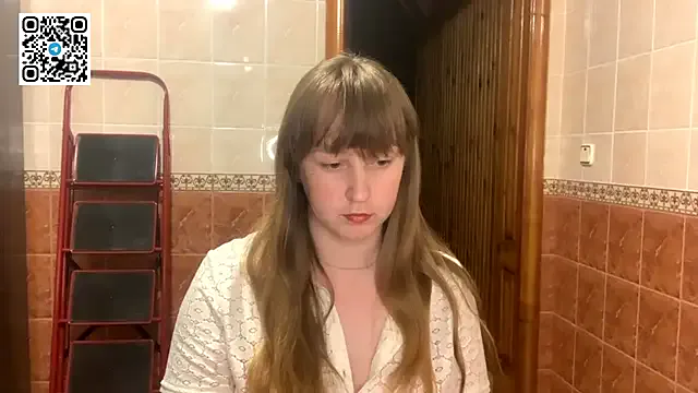 MaroonMoon_ broadcasting live