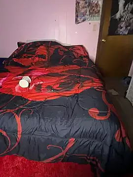 Milfshortcakes broadcasting live