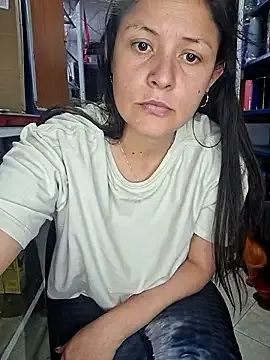 Niidia broadcasting live