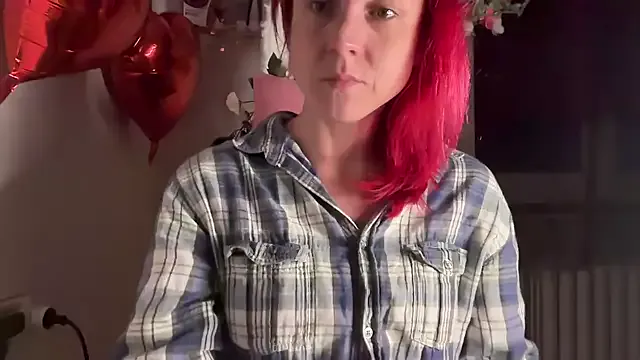 Nikky_Divine broadcasting live