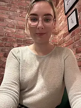 The_Snowwhitee broadcasting live