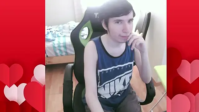 Twink_martinboy broadcasting live