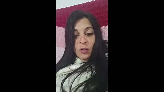 Viola43 broadcasting live