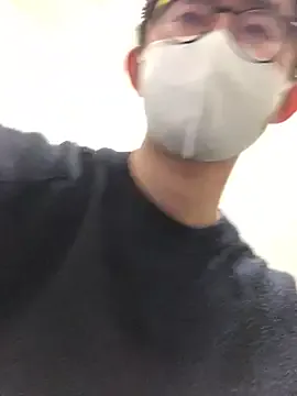 YU-KI00 broadcasting live